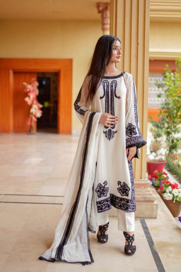 Model styling Shan-e-Zar: White Elegance Unleashed in full outfit with accessories, from Saanah traditional clothing collection.